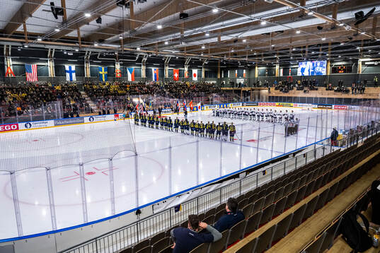Players of Sweden and of USA