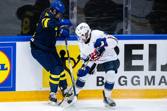 Jenna Raunio of Sweden and Molly Jordan of USA