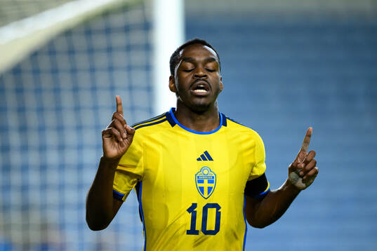 Joel Asoro of Sweden celebrates