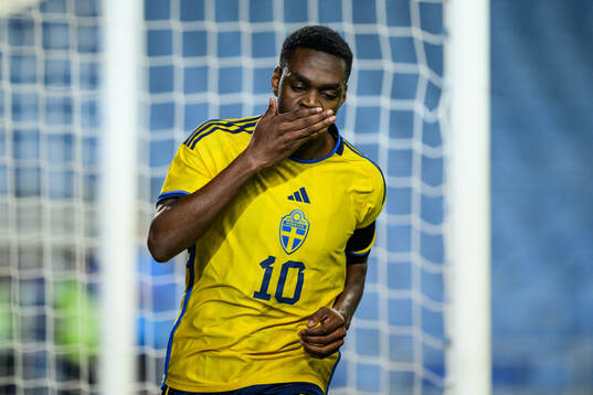 Joel Asoro of Sweden celebrates