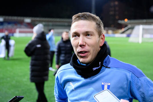 Anton Tinnerholm blir intervjuad