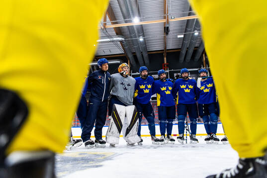 Bläddra bland fler bilder av 2023 IIHF U18 Women's World Championship, Day 2, Sweden, Practice