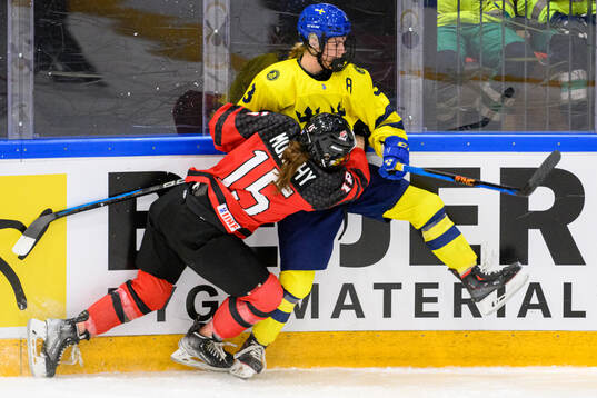 Ava Murphy of Canada and Mira Jungåker of Sweden
