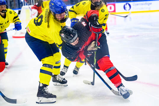 Hilda Svensson of Sweden and Mackenzie Alexander of Canada