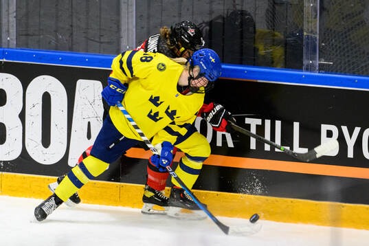 Hilda Svensson of Sweden and Abby Lunney of Canada