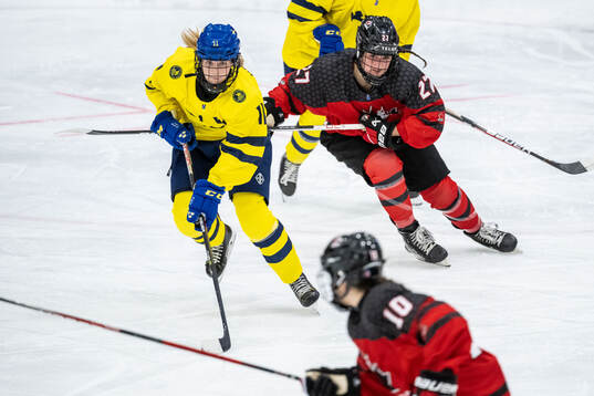 Ella Hellman of Sweden and Jordan Baxter of Canada