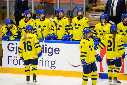 Players of Sweden look dejected