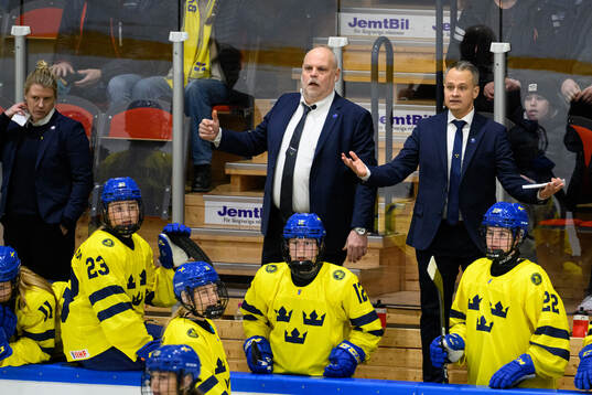Assistant coach Pernilla Winberg, assistant coach Ulf Hall