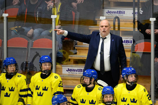 assistant coach Ulf Hall reacts
