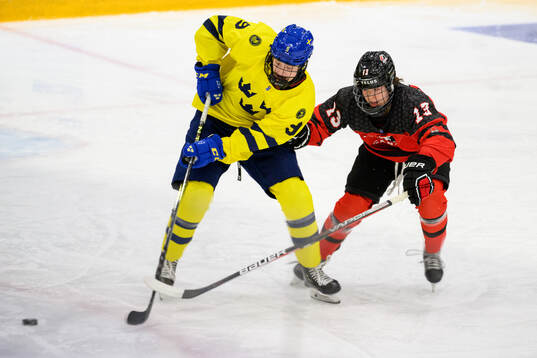 Mira Markström of Sweden and Morgan Jackson of Canada