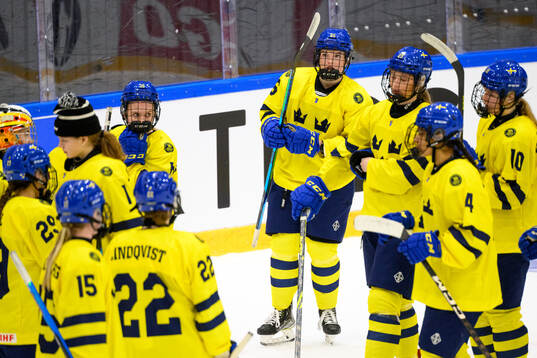 Players of Sweden look dejected
