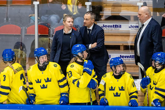 Assistant coach Pernilla Winberg and head coach Andreas
