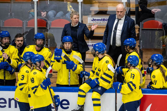 Assistant coach Pernilla Winberg and assistant coach Ulf