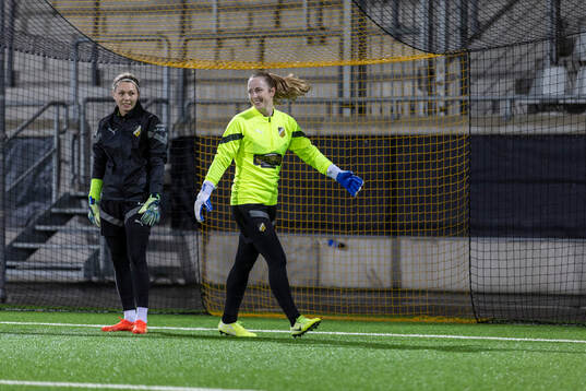 Häcken målvakt Loes Geurts och Jennifer Falk