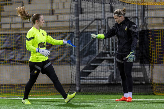 Häcken målvakter Loes Geurts och Jennifer Falk