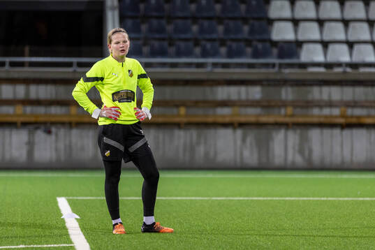 Häckens målvakt Kajsa Wallhem och målvakt Jennifer Falk