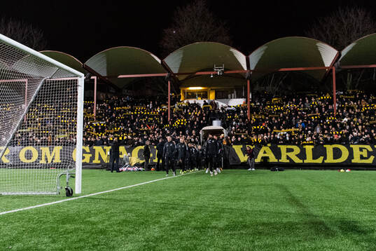 AIKs spelare gör entré
