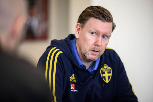 assistant coach Peter Wettergen of the Swedish men's