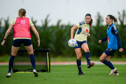 Josefin Harrysson and Felicia Rogic of the Swedish women's