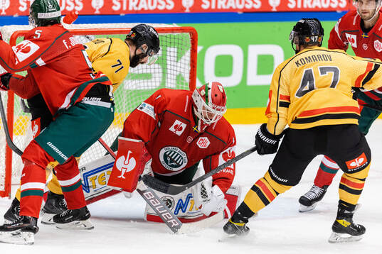 goalkeeper Lars Johansson of Frölunda