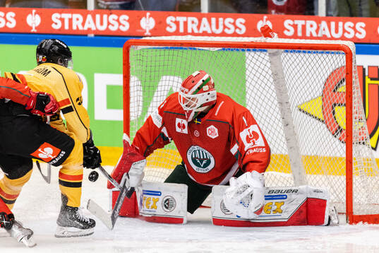 Goalkeeper Lars Johansson of Frölunda