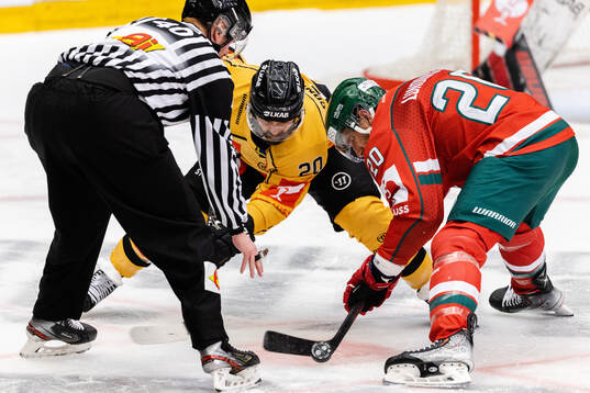 Jack Connolly of Luleå and Joel Lundqvist of Frölunda