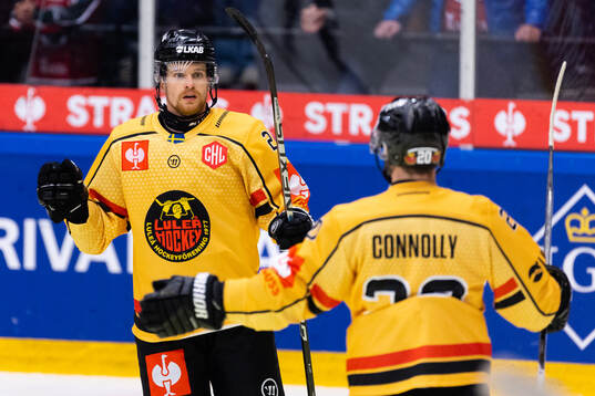 Brendan Shinnimin of Luleå  celebrates scoring 1-1