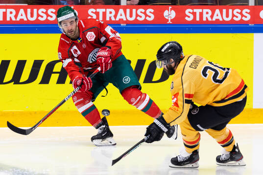 Anthony Greco of Frölunda  and Jack Connolly of Luleå