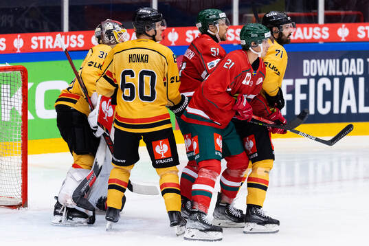 Goalkeeper Matteus Ward, Julius Honka and Linus Fröberg