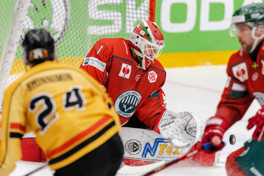 Goalkeeper Lars Johansson of Frölunda