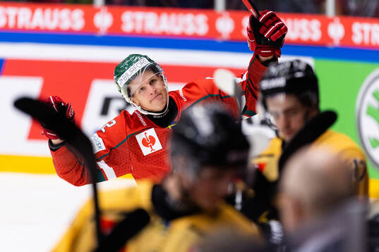 Max Friberg of Frölunda  celebrates scoring 2-2