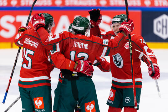 Max Friberg of Frölunda celebrates scoring 2-2 with team