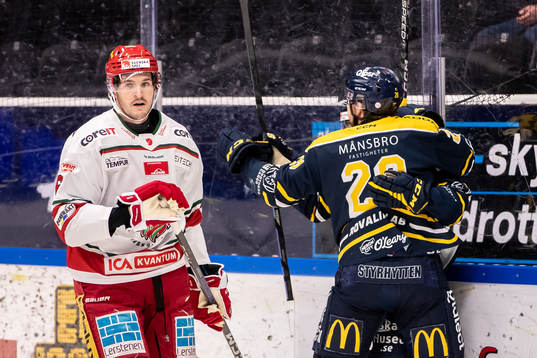 Södertäljes Emil Alba jublar