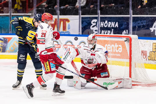 Södertäljes Christopher Liljewall oroar mot Modos Emil