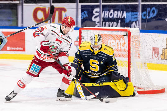 Modos Mikkel Aagaard oroar mot Södertäljes målvakt