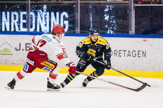 Modos Riley Woods och Södertäljes Nikola Pasic