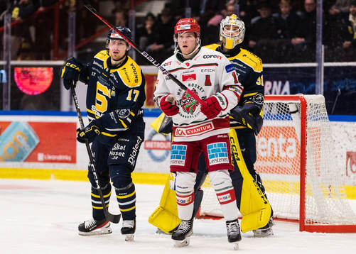 Södertäljes Johan Ivarsson och Modos målvakt Marcus