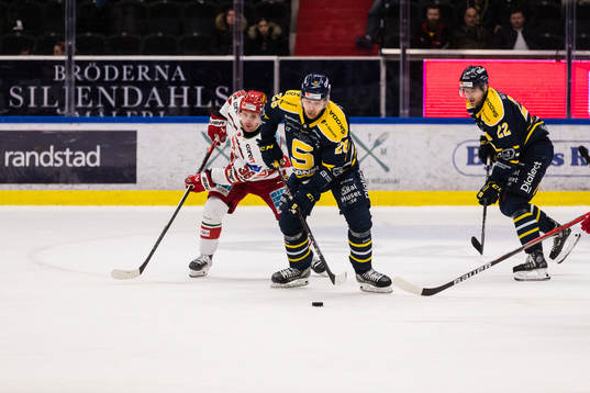 Modos Sebastian Ohlsson och Södertäljes Emil Alba