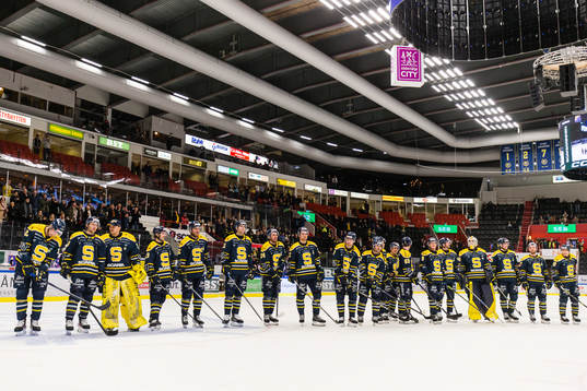Södertäljes spelare jublar