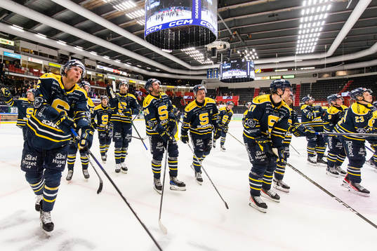 Södertäljes spelare jublar
