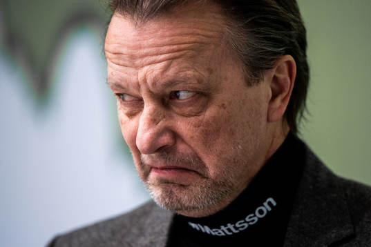Moras assisterande tränare Örjan Lindmark deppar