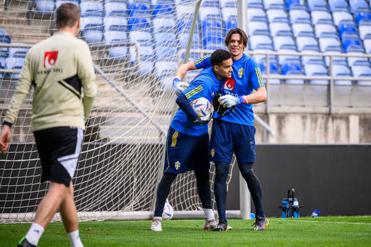 goalkeeper Oliver Dovin and goalkeeper Jacob Widell