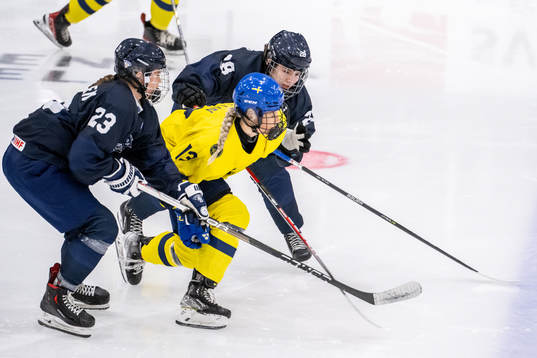 Mira Hallin of Sweden against Erica Korhonen and Pauliina