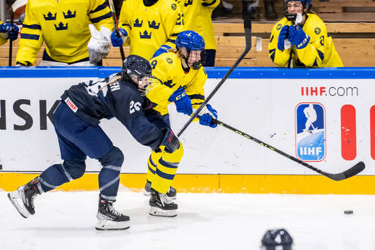 Sara Suhonen of Finland and Mira Markström of Sweden