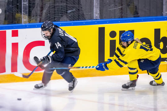 Kerttu Lehmus of Finland and Hilda Svensson of Sweden