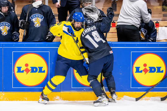 Linnea Natt och Dag of Sweden and Kerttu Lehmus of Finland