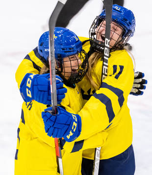 Ella Hellman celebrate with Emilia Bergeby Hallbeck of