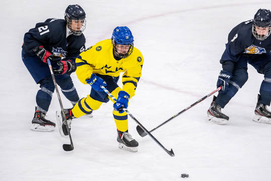 Hilda Svensson of Sweden against Neea Pelkonen and Tuuli