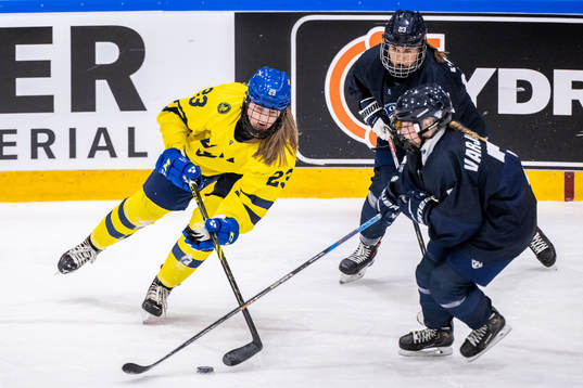 Isabelle Leijonhielm of Sweden against Erica Korhonen and