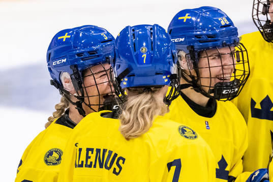 Mira Jungåker of Sweden celebrate with teammates